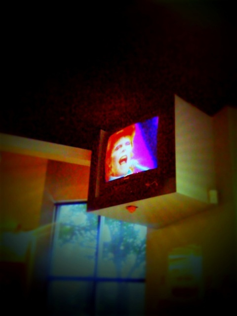 {audioboo} “‘Heroes'” ~ Still the Perfect Song For Lovers in the Shadow of the Mad King